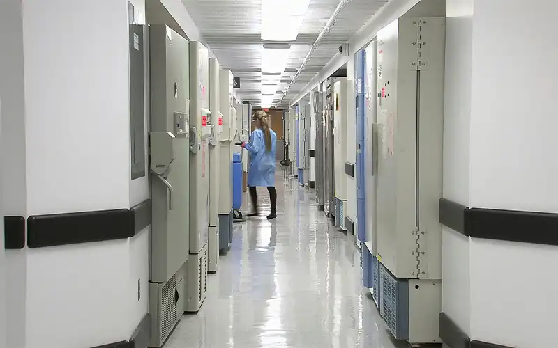 Technischer Krankenhausbereich mit Anlagen zur kontrollierten Luftführung und Luftfiltration